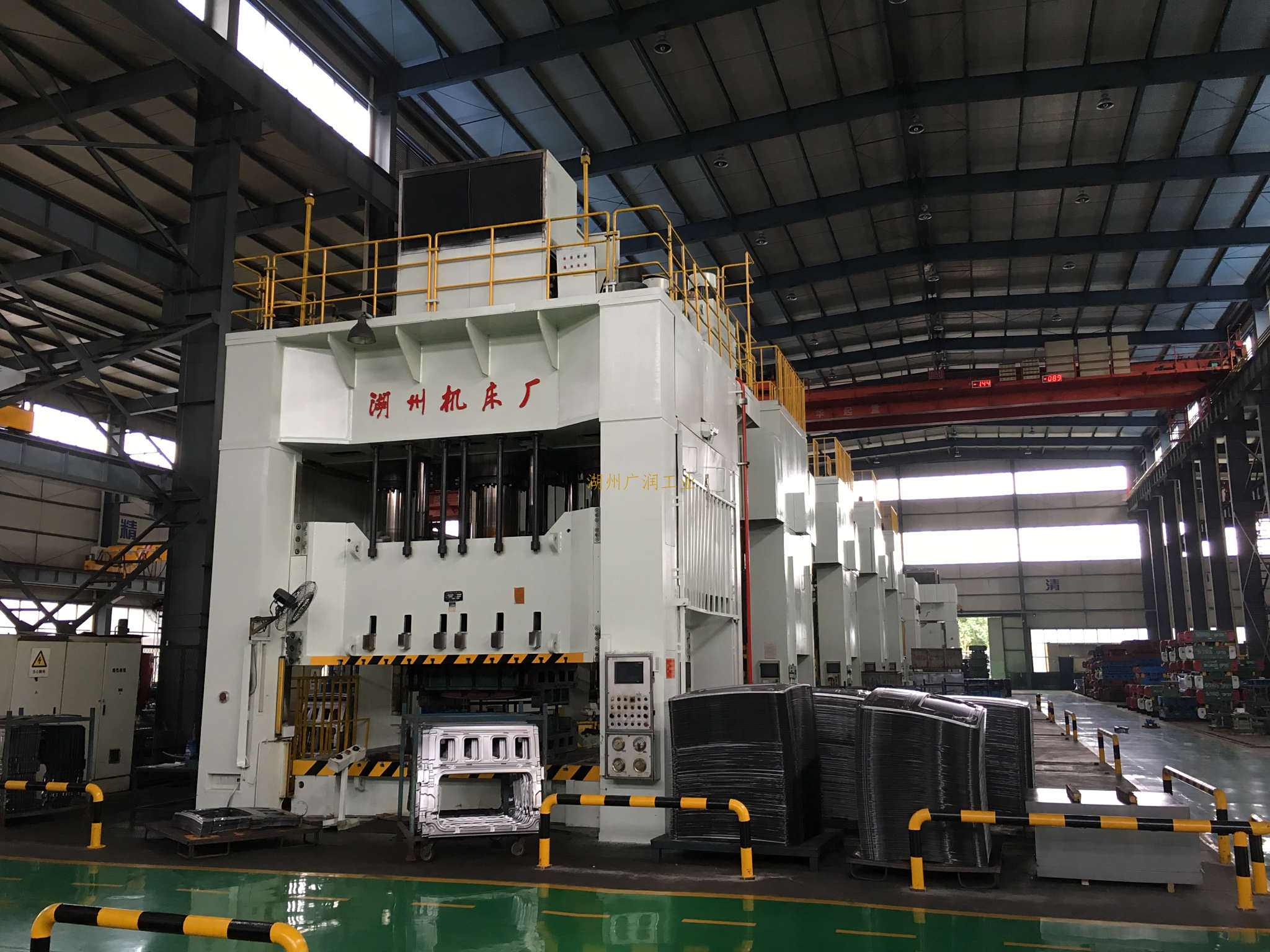 为某汽车科技上市公司提供的液压机产品